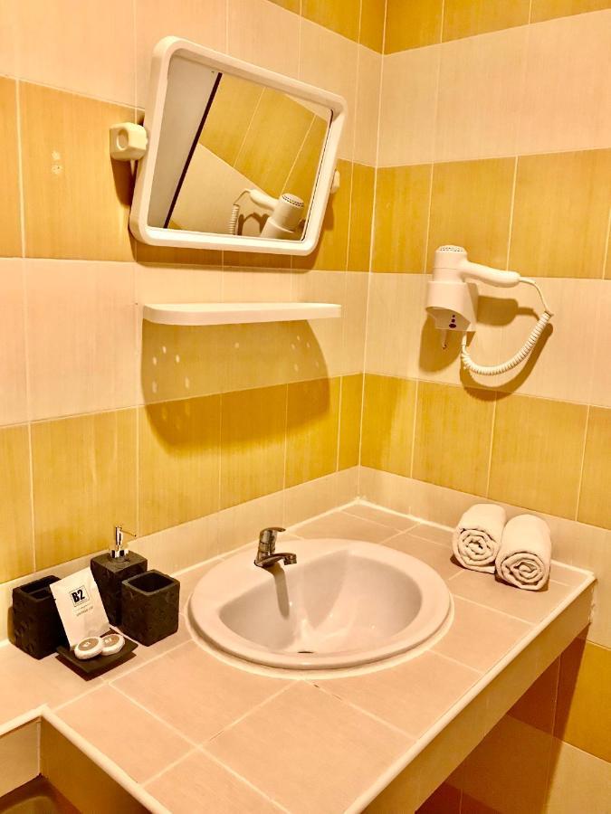 The Luka Guesthouse And Restaurant Patong Экстерьер фото